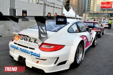 В Баку стартовал парад гоночных машин, участвующих в City Challenge (Фото)